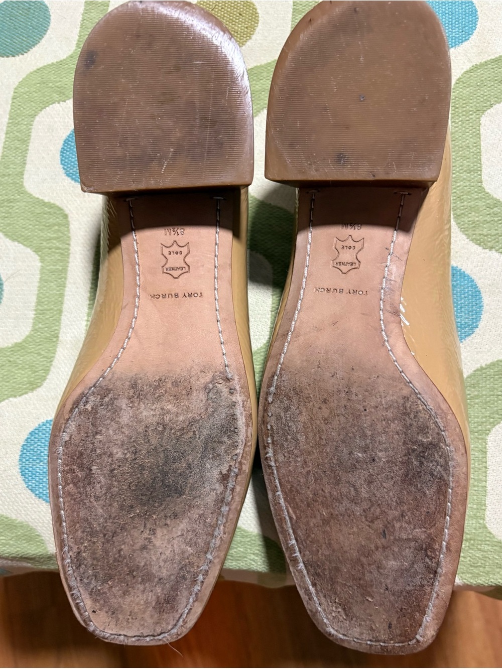 Tory Burch Beige Patent Leather Logo Ballet Flats - Picture 3 of 5